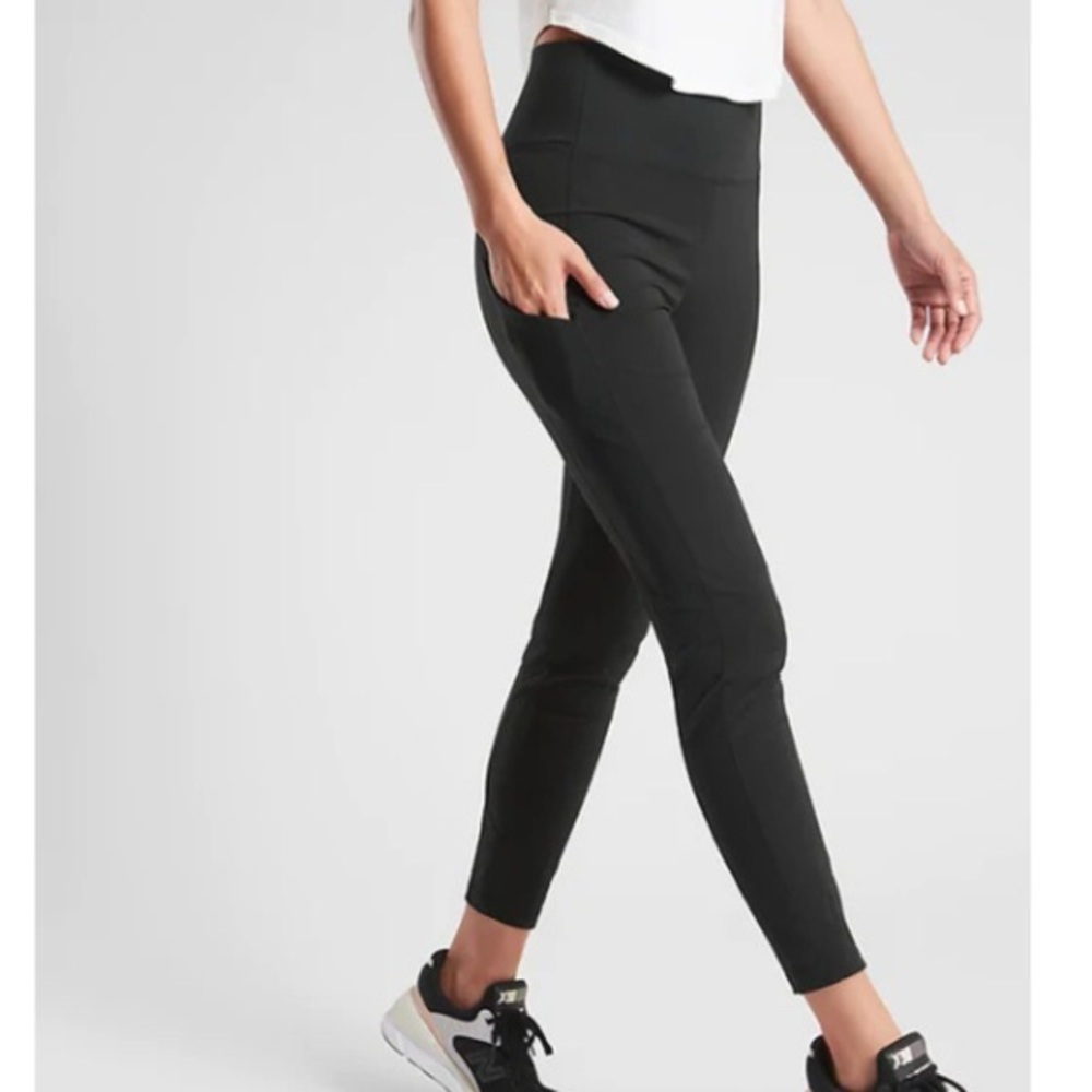 NWT Athleta Trekkie Hybrid Crop Tight